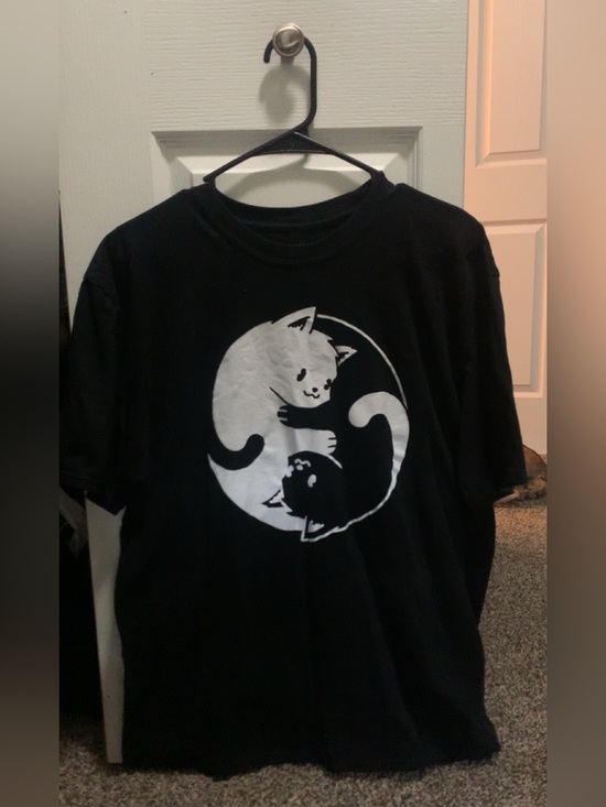 Hot Topic Tops - HOT TOPIC CAT TEE